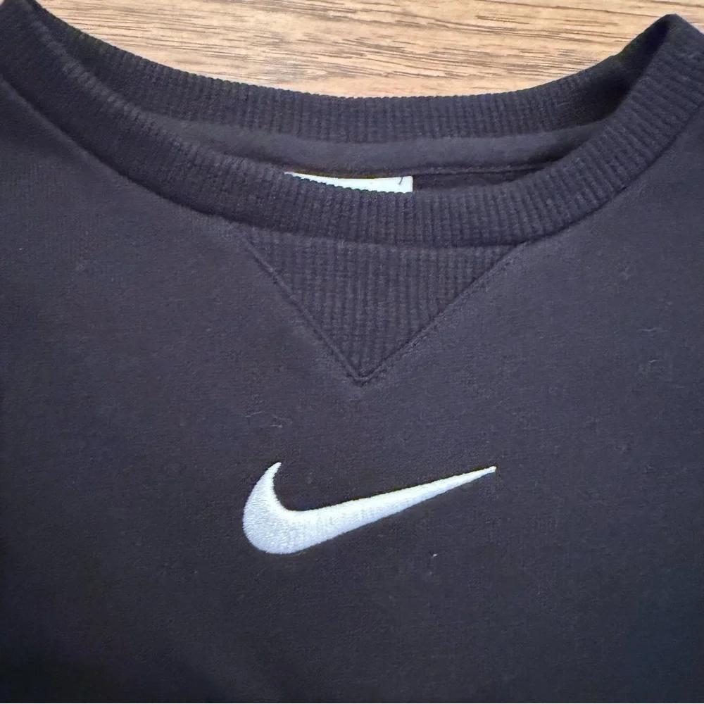 Nike Black Crewneck Sweatshirt Girls Center Swoosh NWOT 5-6